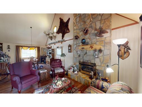 5284 Highway 95A, Cranbrook, BC - Indoor Photo Showing Living Room With Fireplace