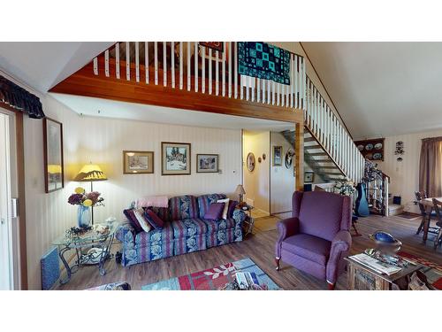 5284 Highway 95A, Cranbrook, BC - Indoor Photo Showing Living Room