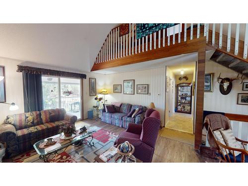 5284 Highway 95A, Cranbrook, BC - Indoor Photo Showing Living Room