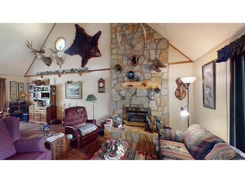 5284 Highway 95A, Cranbrook, BC - Indoor Photo Showing Living Room With Fireplace