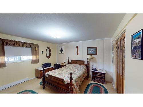 5284 Highway 95A, Cranbrook, BC - Indoor Photo Showing Bedroom