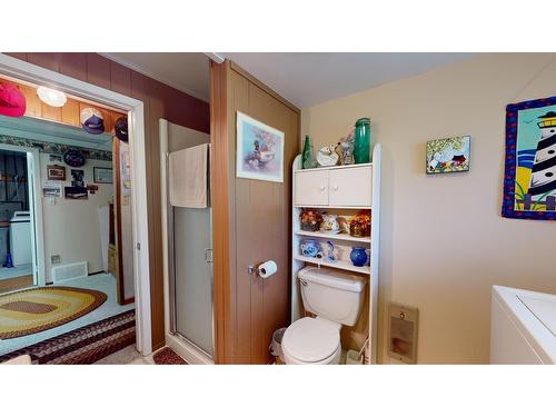 5284 Highway 95A, Cranbrook, BC - Indoor Photo Showing Bathroom