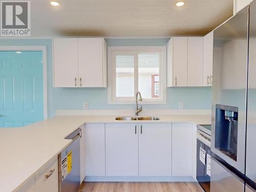 78-7624 Duncan Street, Powell River, BC - Indoor Photo Showing Kitchen With Double Sink