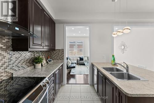 1550 Carr Landing Crescent, Milton, ON - Indoor Photo Showing Kitchen With Double Sink With Upgraded Kitchen