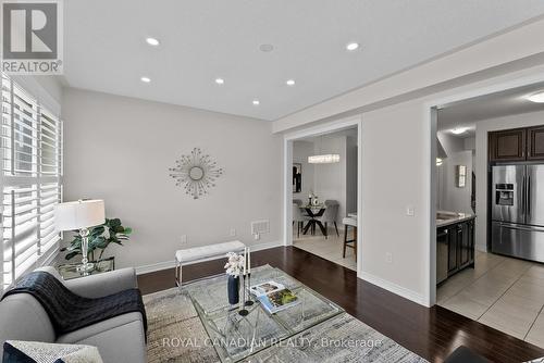 1550 Carr Landing Crescent, Milton, ON - Indoor Photo Showing Living Room