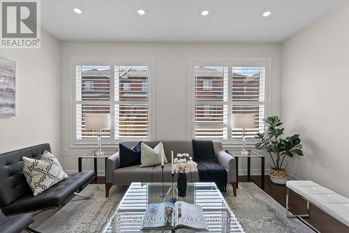 1550 Carr Landing Crescent, Milton, ON - Indoor Photo Showing Living Room