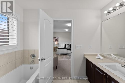 1550 Carr Landing Crescent, Milton, ON - Indoor Photo Showing Bathroom