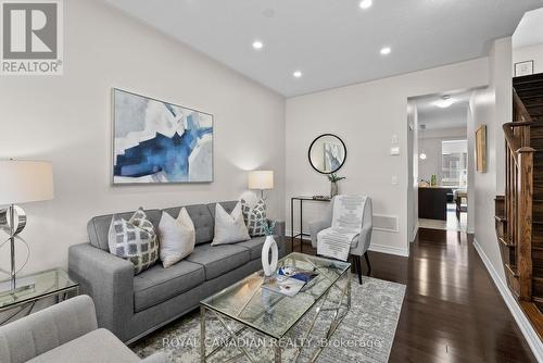 1550 Carr Landing Crescent, Milton, ON - Indoor Photo Showing Living Room