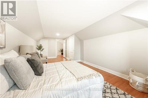 16 Tragina Avenue S, Hamilton, ON - Indoor Photo Showing Bedroom