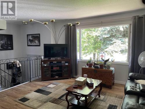 8411 Sparrow Road, Prince George, BC - Indoor Photo Showing Living Room