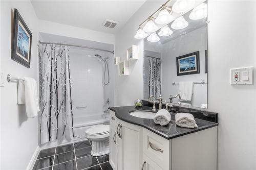 7575 Milburough Line, Milton, ON - Indoor Photo Showing Bathroom