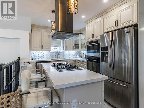 195 Tragina Avenue N, Hamilton, ON - Indoor Photo Showing Kitchen With Upgraded Kitchen