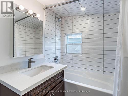 195 Tragina Avenue N, Hamilton (Homeside), ON - Indoor Photo Showing Bathroom