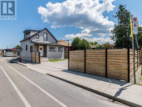 195 Tragina Avenue N, Hamilton (Homeside), ON - Outdoor With Facade