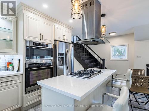 195 Tragina Avenue N, Hamilton, ON - Indoor Photo Showing Kitchen