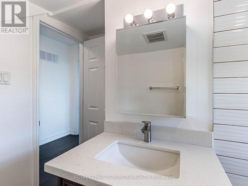 195 Tragina Avenue N, Hamilton, ON - Indoor Photo Showing Bathroom