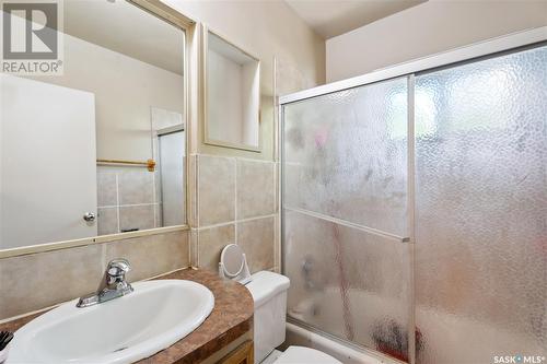 701 7Th Street E, Prince Albert, SK - Indoor Photo Showing Bathroom