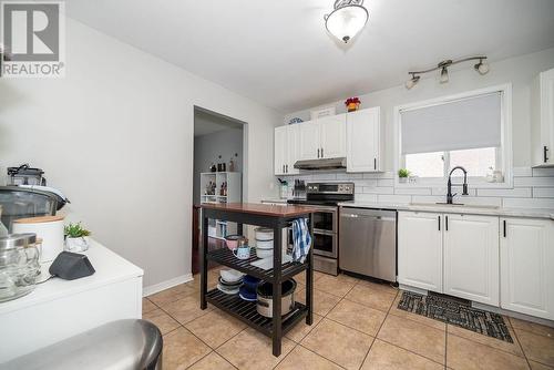 42 Woodland Crescent, Petawawa, ON - Indoor Photo Showing Kitchen