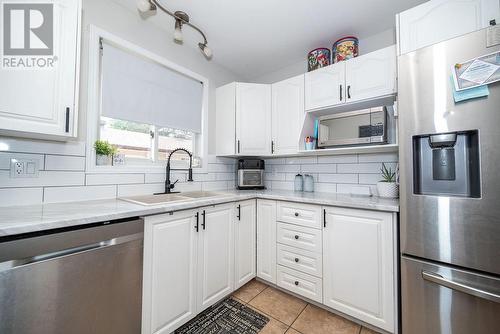 42 Woodland Crescent, Petawawa, ON - Indoor Photo Showing Kitchen