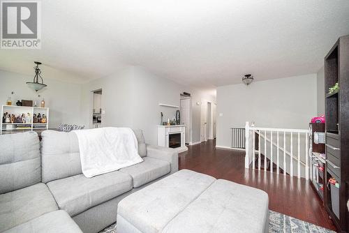 42 Woodland Crescent, Petawawa, ON - Indoor Photo Showing Living Room