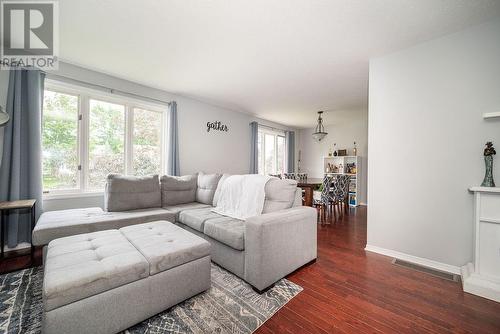 42 Woodland Crescent, Petawawa, ON - Indoor Photo Showing Living Room