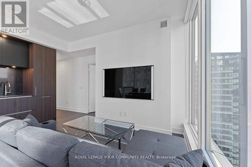 3812 - 35 Mercer Street, Toronto, ON - Indoor Photo Showing Living Room