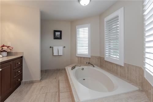 1232 Hammond Street, Burlington, ON - Indoor Photo Showing Bathroom