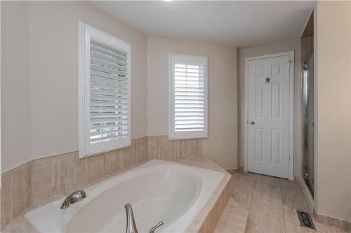 1232 Hammond Street, Burlington, ON - Indoor Photo Showing Bathroom