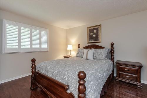 1232 Hammond Street, Burlington, ON - Indoor Photo Showing Bedroom