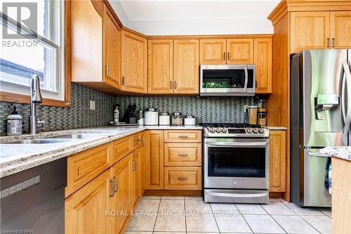 123 1/2 Keefer Road, Thorold, ON - Indoor Photo Showing Kitchen With Double Sink