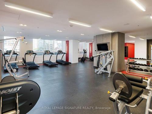 410-318 Richmond St W, Toronto, ON - Indoor Photo Showing Gym Room
