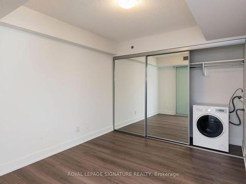 410-318 Richmond St W, Toronto, ON - Indoor Photo Showing Laundry Room