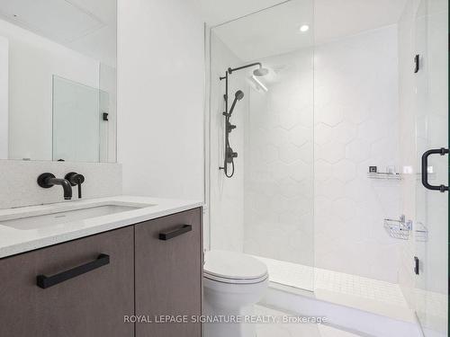 309-1888 Queen St E, Toronto, ON - Indoor Photo Showing Bathroom