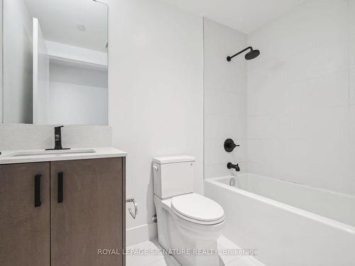 309-1888 Queen St E, Toronto, ON - Indoor Photo Showing Bathroom