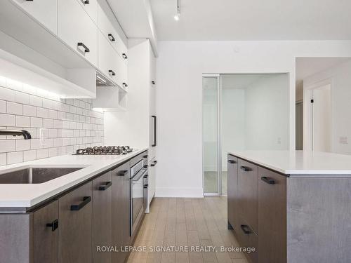 309-1888 Queen St E, Toronto, ON - Indoor Photo Showing Kitchen With Upgraded Kitchen