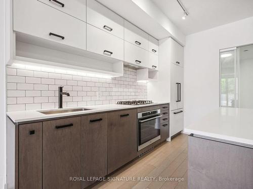 309-1888 Queen St E, Toronto, ON - Indoor Photo Showing Kitchen With Upgraded Kitchen