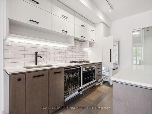 309-1888 Queen St E, Toronto, ON - Indoor Photo Showing Kitchen With Upgraded Kitchen