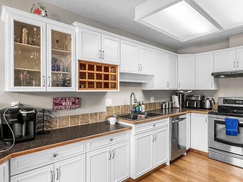 43-1750 Pacific Way, Kamloops, BC - Indoor Photo Showing Kitchen With Double Sink