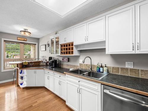 43-1750 Pacific Way, Kamloops, BC - Indoor Photo Showing Kitchen With Double Sink