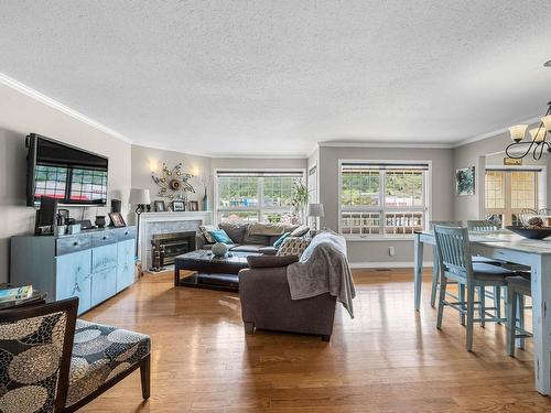 43-1750 Pacific Way, Kamloops, BC - Indoor Photo Showing Kitchen With Double Sink