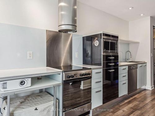 223-38 Dan Leckie Way, Toronto, ON - Indoor Photo Showing Kitchen