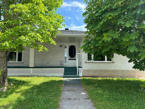 Frontage - 303 2E Rue O., Rimouski, QC - Outdoor