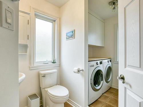 Powder room - 2391 Rue St-André, Val-David, QC - Indoor Photo Showing Laundry Room