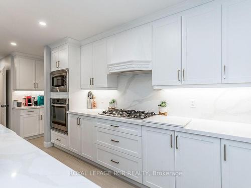 4372 10 Sdrd, Bradford West Gwillimbury, ON - Indoor Photo Showing Kitchen With Upgraded Kitchen