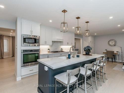 4372 10 Sdrd, Bradford West Gwillimbury, ON - Indoor Photo Showing Kitchen With Upgraded Kitchen