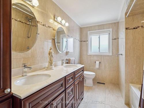 38 Larchmere Ave, Toronto, ON - Indoor Photo Showing Bathroom