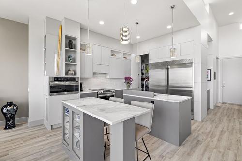 1290 Ponds Avenue, Kelowna, BC - Indoor Photo Showing Kitchen With Upgraded Kitchen