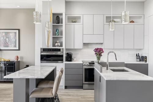 1290 Ponds Avenue, Kelowna, BC - Indoor Photo Showing Kitchen With Upgraded Kitchen