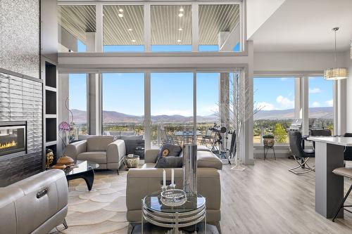 1290 Ponds Avenue, Kelowna, BC - Indoor Photo Showing Living Room With Fireplace