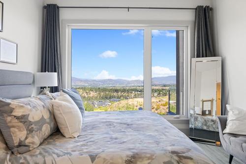 1290 Ponds Avenue, Kelowna, BC - Indoor Photo Showing Bedroom